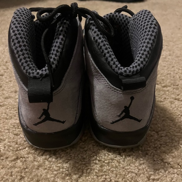 Grey and black Jordan’s 7Y - Picture 8 of 8